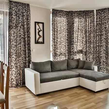 Al Rial Beach Apartments Shkorpilovtsi Exterior photo